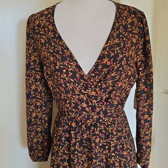 Old Navy black/gold/red faux wrap dress, nwt, s - Picture 2 of 9